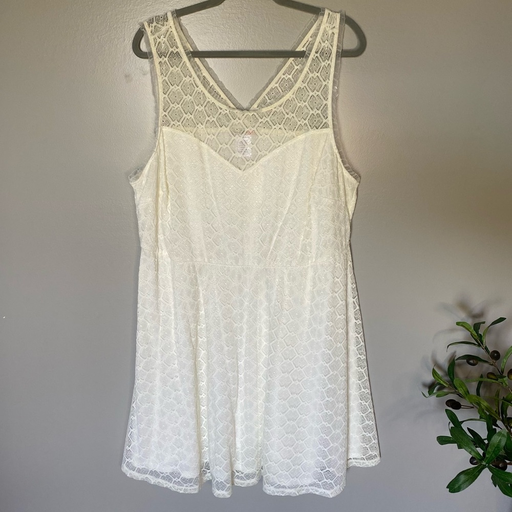 Loved Squared NWT Lace Sleeveless Dress